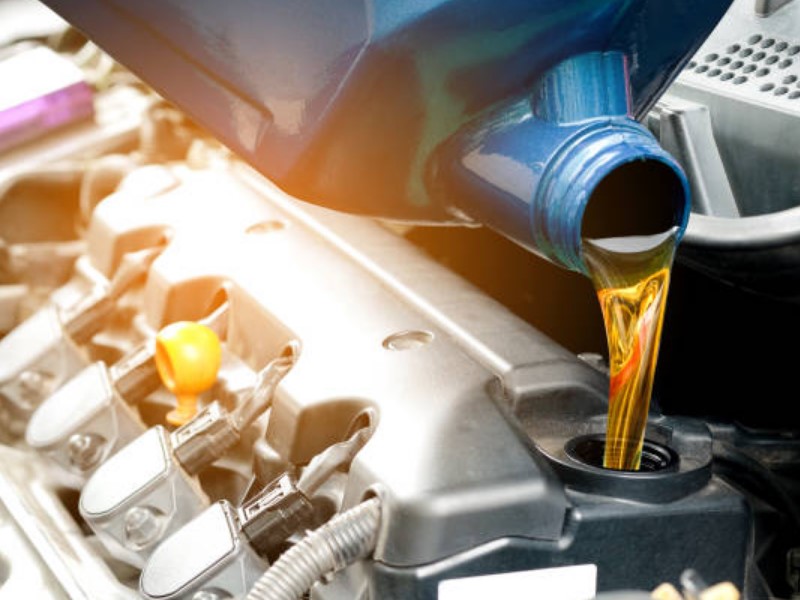 Automobilska motorna ulja moraju se redovito mijenjati.